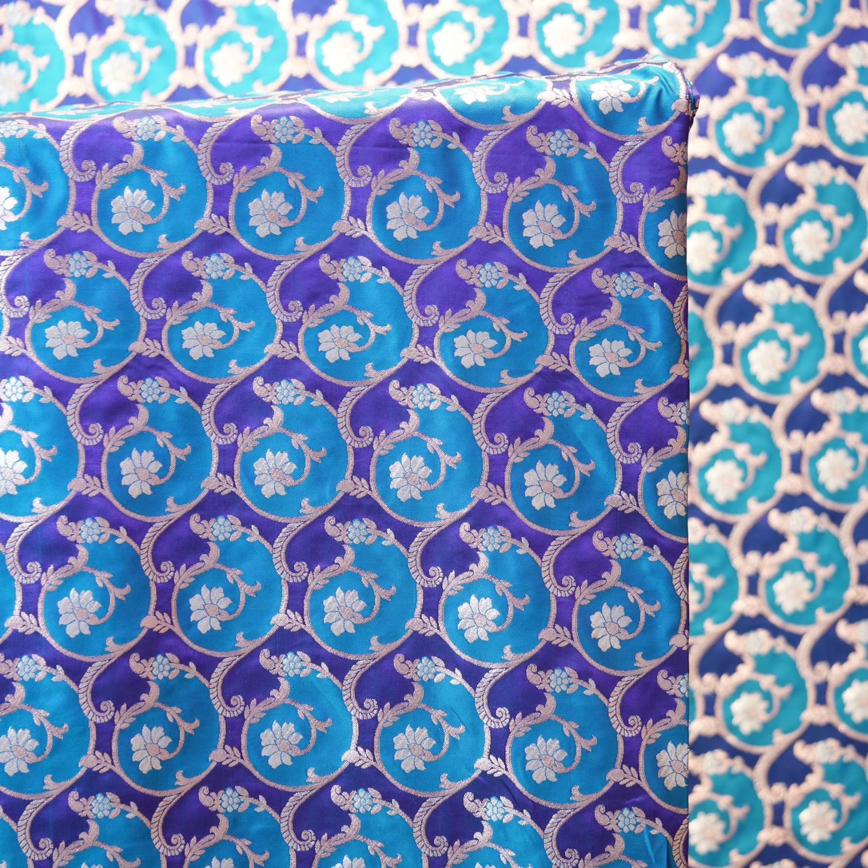 Indian Rangkaat silk in dual-tone blue with floral circular Zari jaal – Shahnoor-e-Neelam